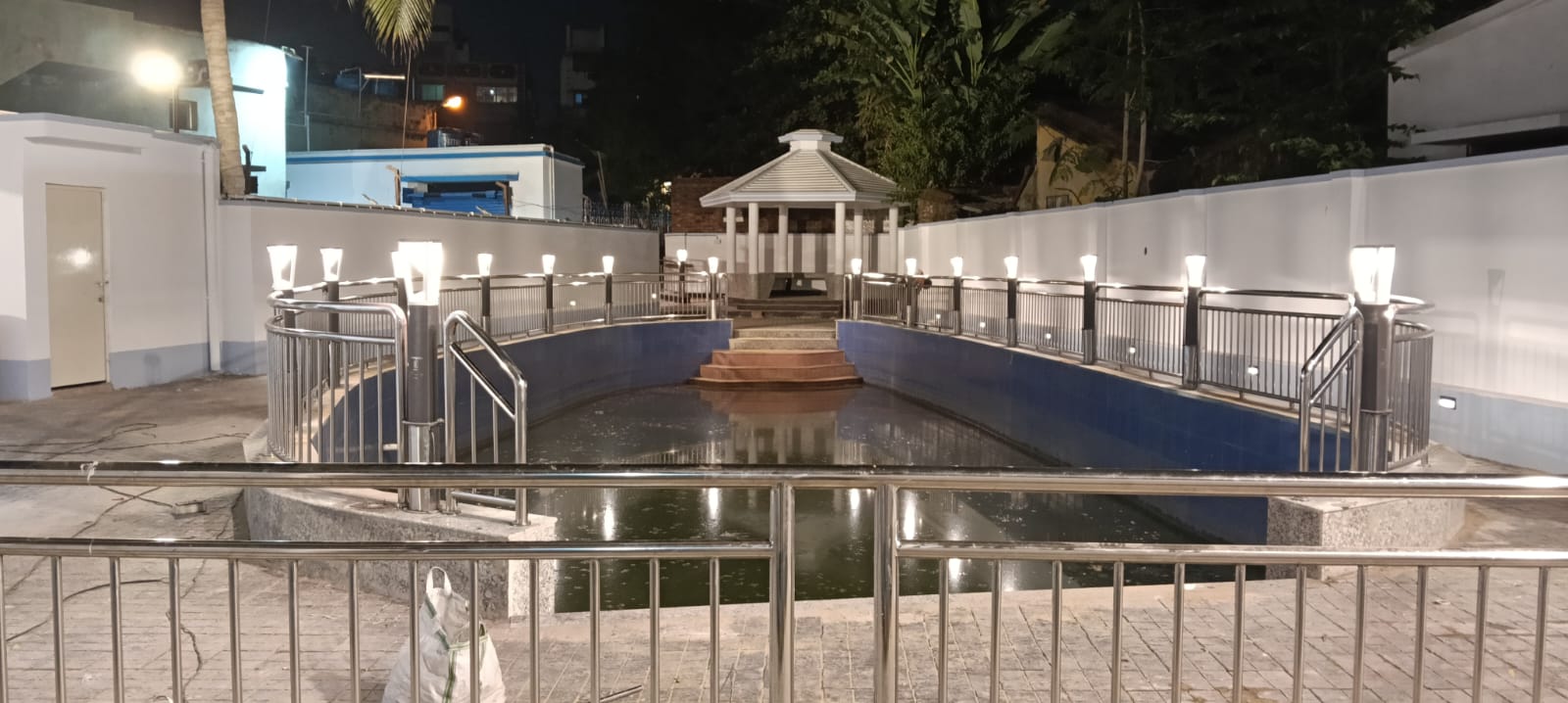 fencing with railing