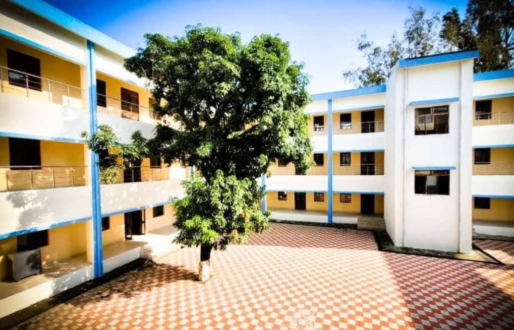 Majherhat metro SS stair railing – main view